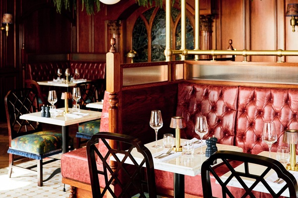 3 restaurants; breakfast, lunch, and dinner served