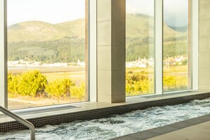 Indoor spa tub