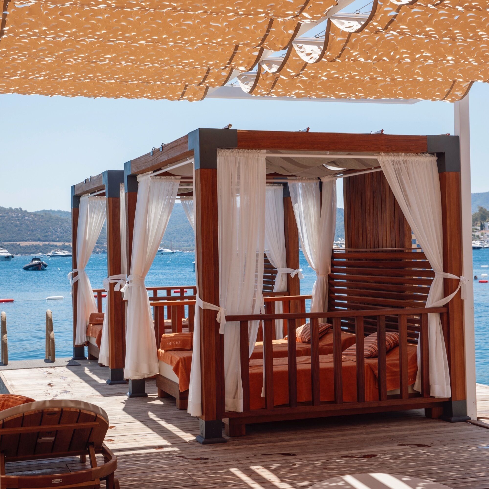 beach nearby, beach bar