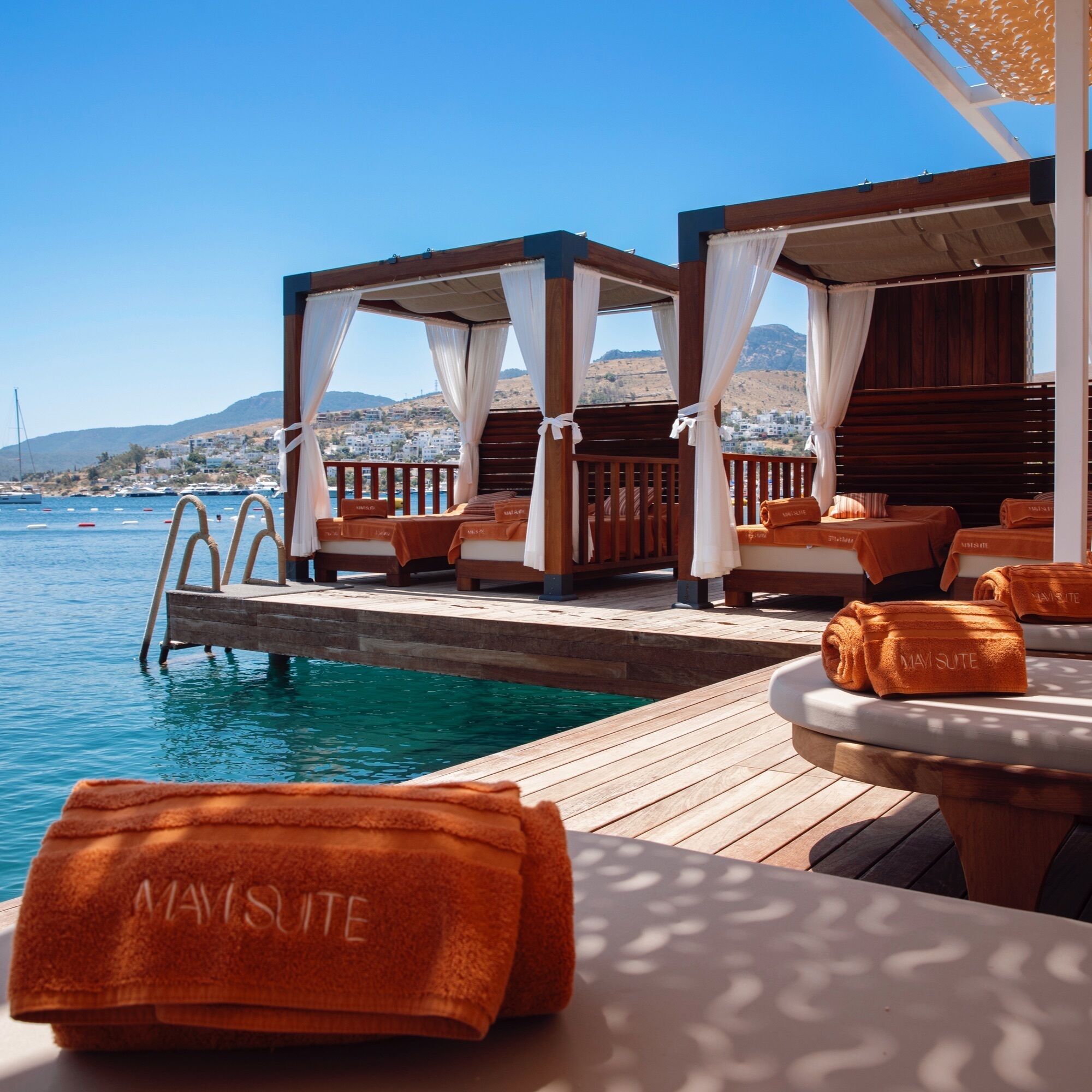 beach nearby, beach bar