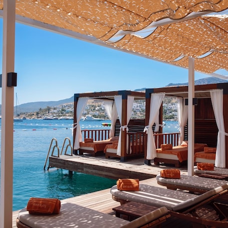 Beach nearby, beach bar. Mavi Suite Türkbükü