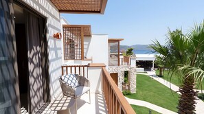 Suíte, sacada | 1 quarto, frigobar, cofres nos quartos, escrivaninha