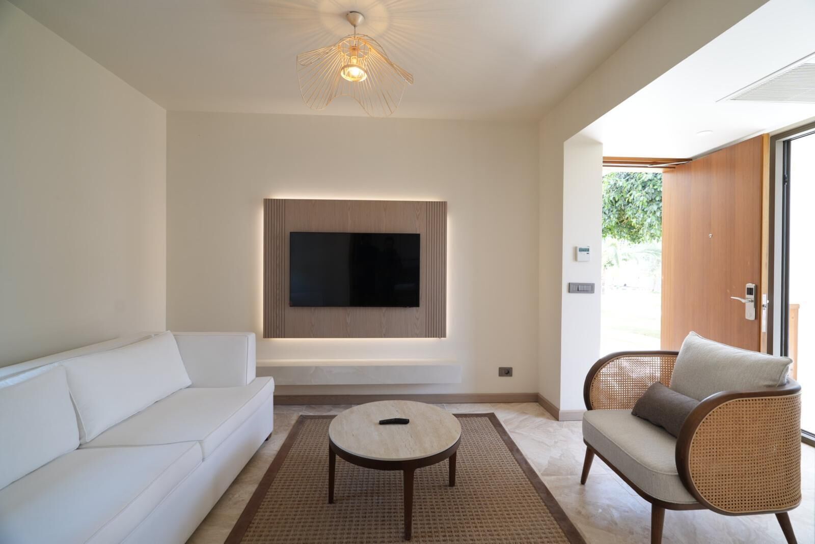 19-inch lcd tv with cable channels, tv