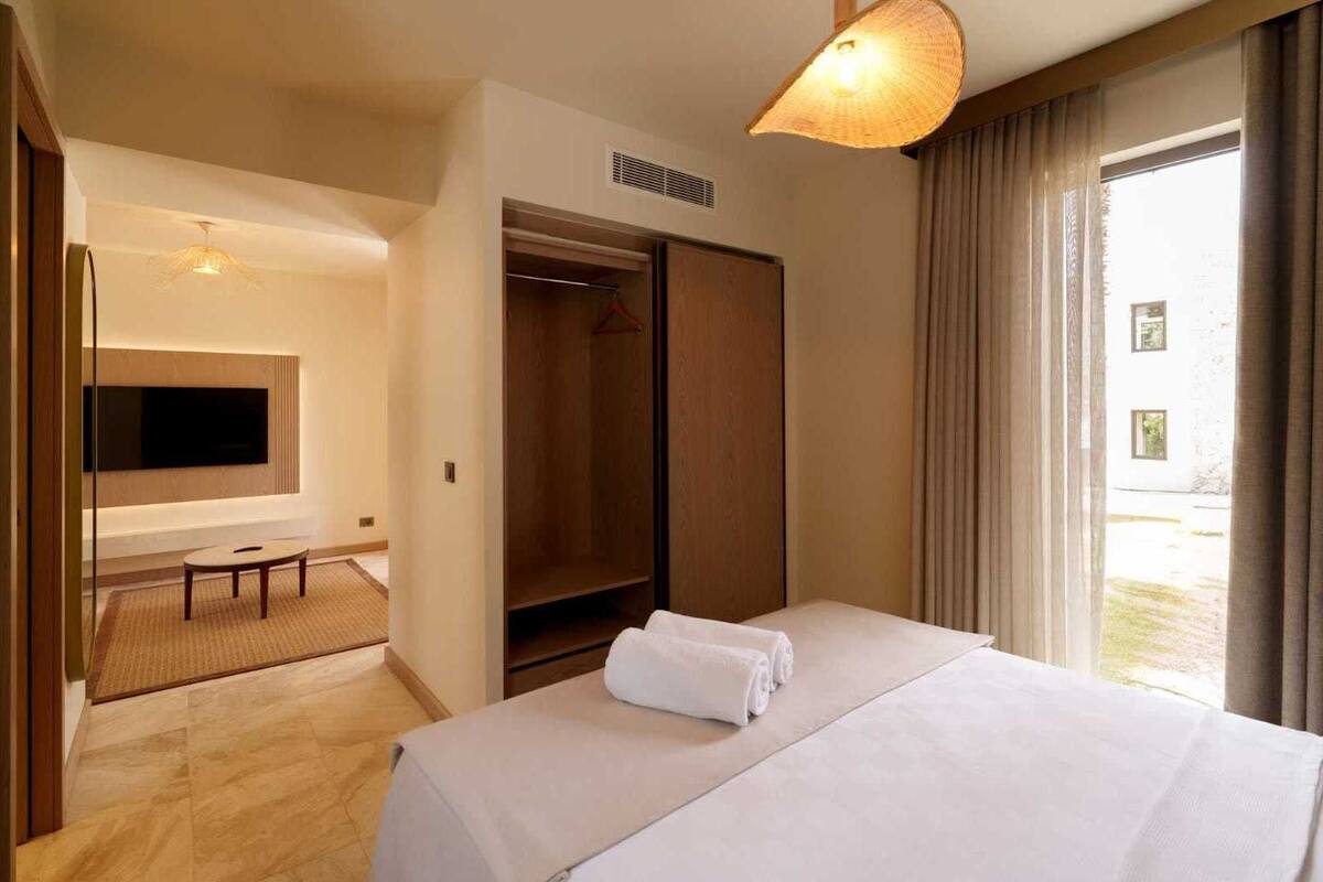 Superior Suite, 1 Bedroom, Sea View | 1 bedroom, minibar, in-room safe, desk