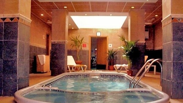 Indoor pool, outdoor pool - The Crown Hotel (St. Paul's Bay)