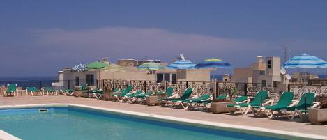 Innendørsbasseng og utendørsbasseng