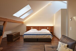 Family Room | Hypo-allergenic bedding, in-room safe, blackout drapes, soundproofing