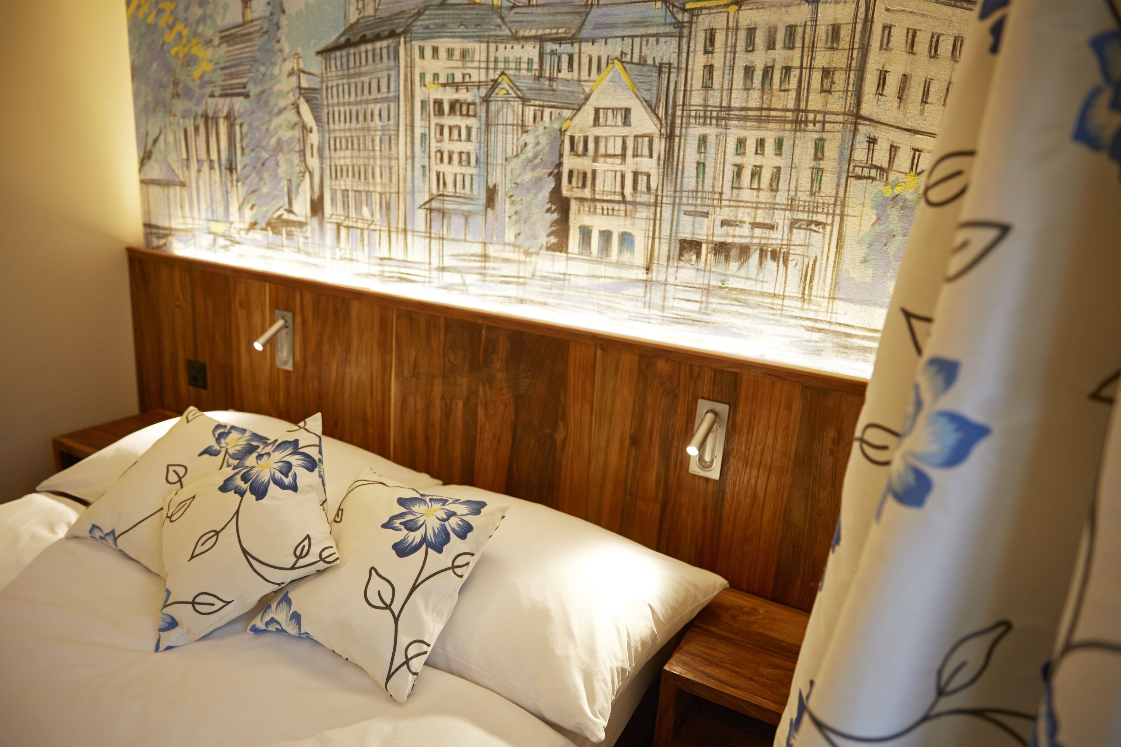 superior single room | hypo-allergenic bedding, in-room safe, blackout curtains, soundproofing