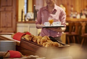 Daily buffet breakfast for a fee