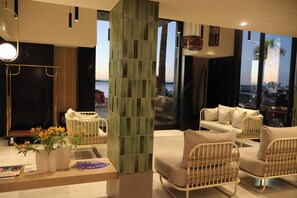 TV - Seven Crown La Paz Malecon (La Paz)