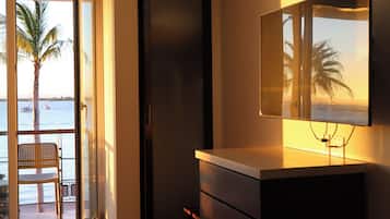 Iron/ironing board, free WiFi, bed sheets, alarm clocks