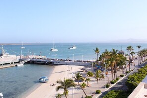 Breakfast, lunch, dinner served; ocean views