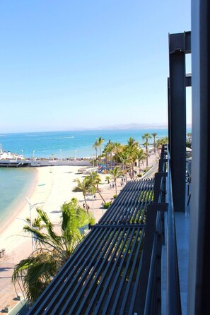 Frühstück, Mittagessen, Abendessen, Blick aufs Meer 
