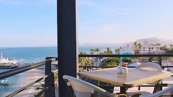 Breakfast, lunch, dinner served; sea views