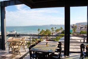 Breakfast, lunch, dinner served; sea views 