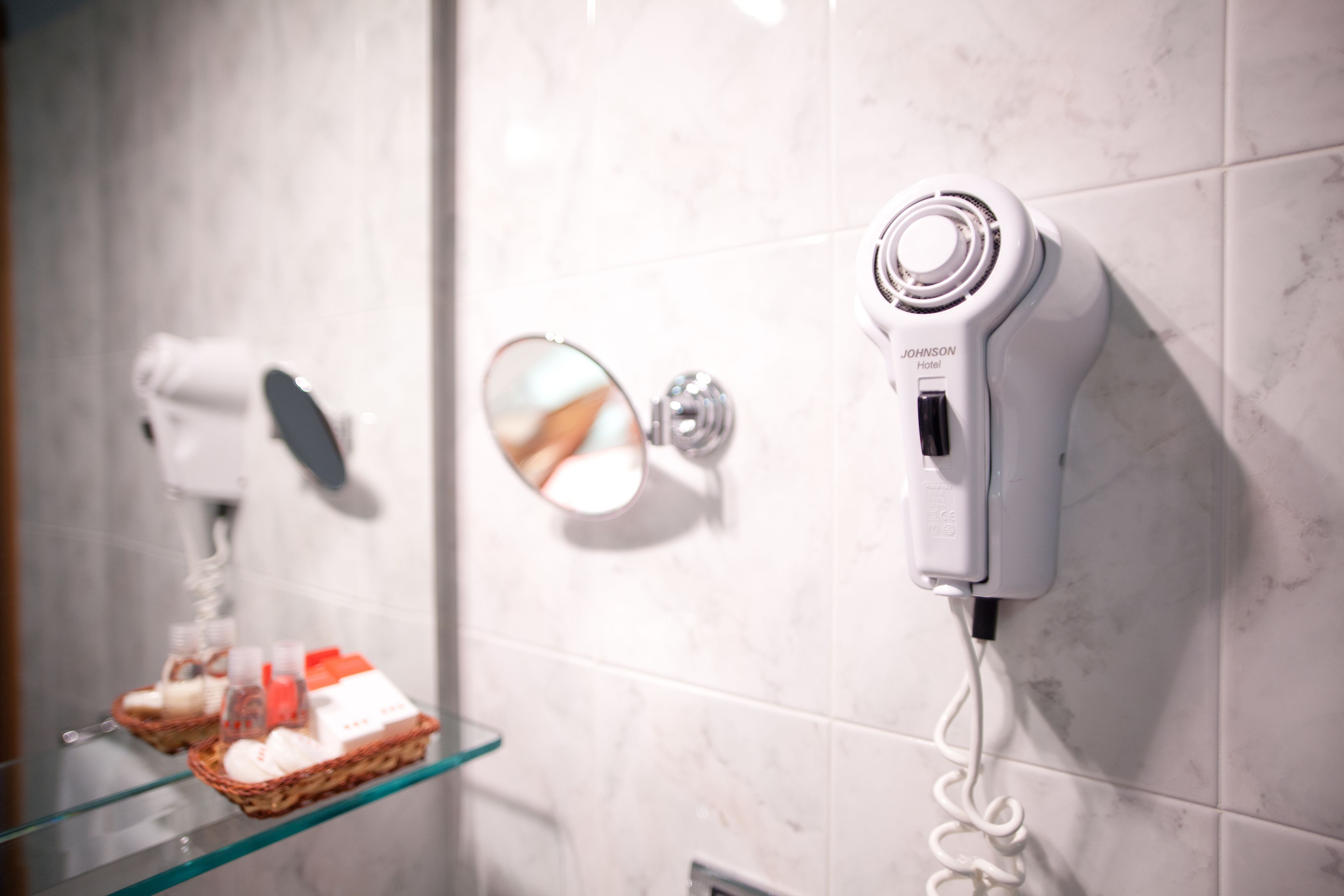 shower, free toiletries, hair dryer, bidet