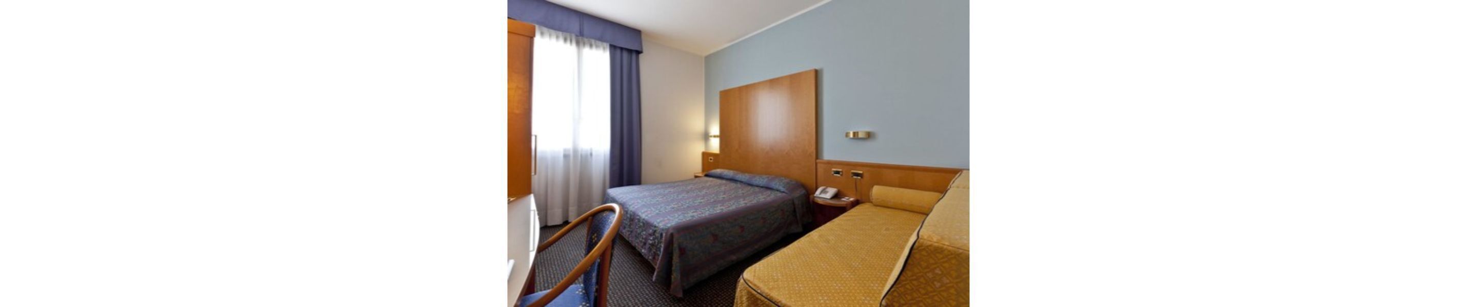 classic triple room | 1 bedroom, in-room safe, desk, laptop workspace