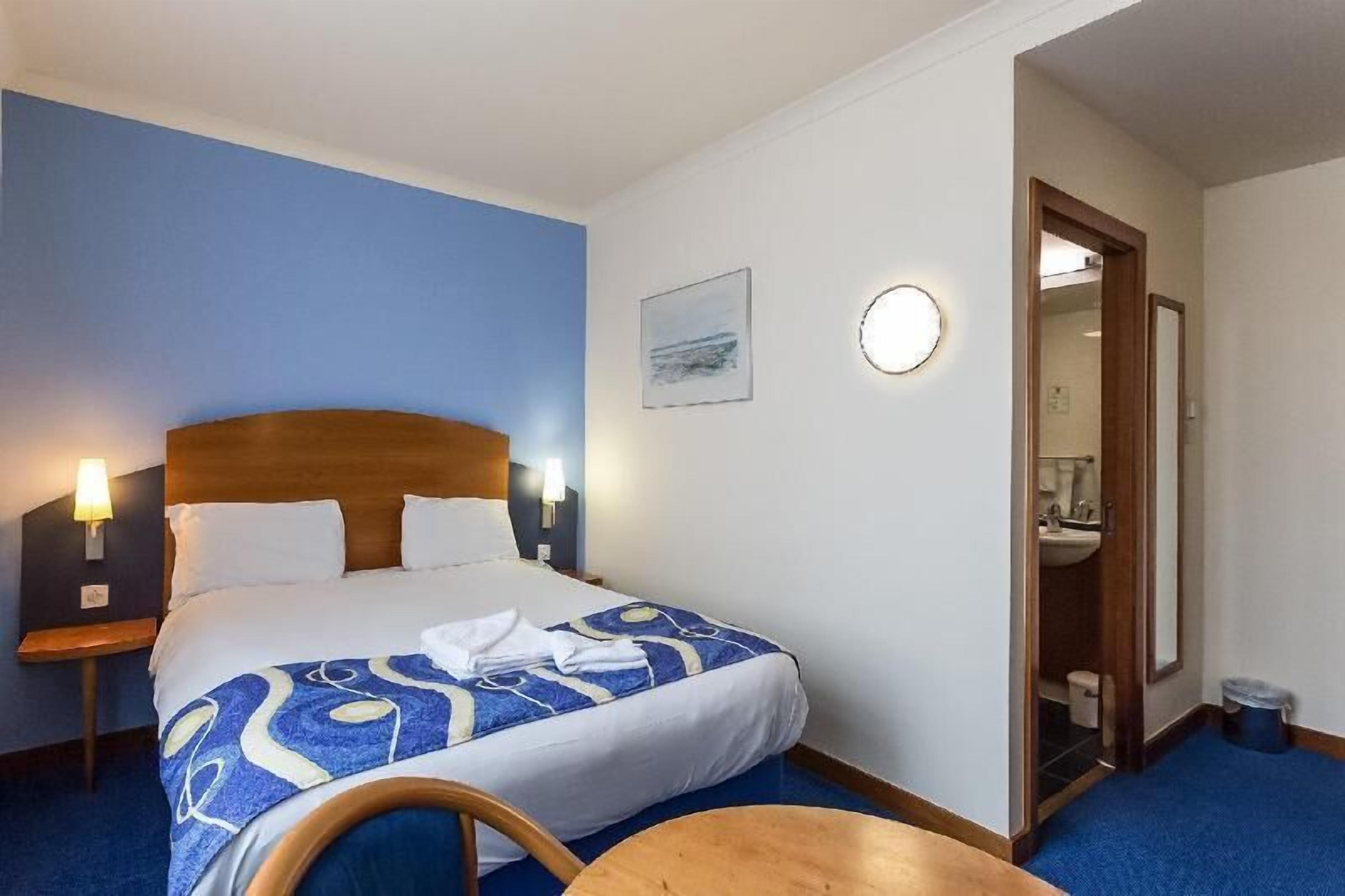 In-room safe, desk, iron/ironing board, free WiFi