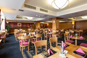 Lunch and dinner served  - London Wembley International Hotel (Wembley)