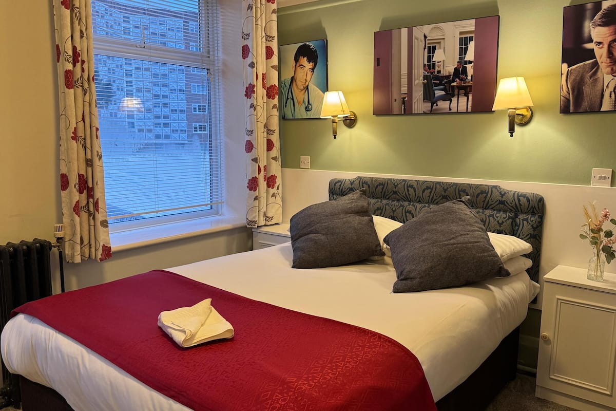 Chambre Double Standard | Coffres-forts dans les chambres, bureau, Wi-Fi gratuit, draps fournis