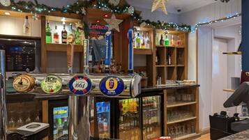 Bar (trong khuôn viên)