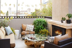 Luxury Studio, 1 King Bed | Terrace/patio