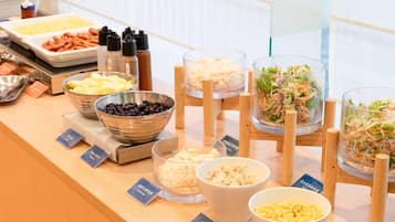 Café da manhã com buffet grátis todos os dias