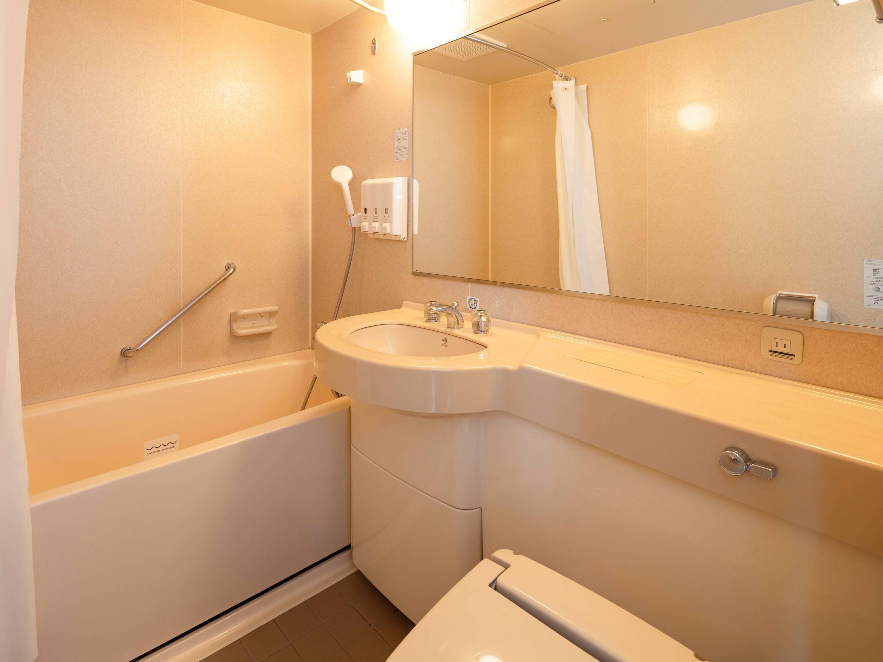 room, 2 single beds, non smoking | bathroom | combined shower/bathtub, deep-soaking bathtub, free toiletries