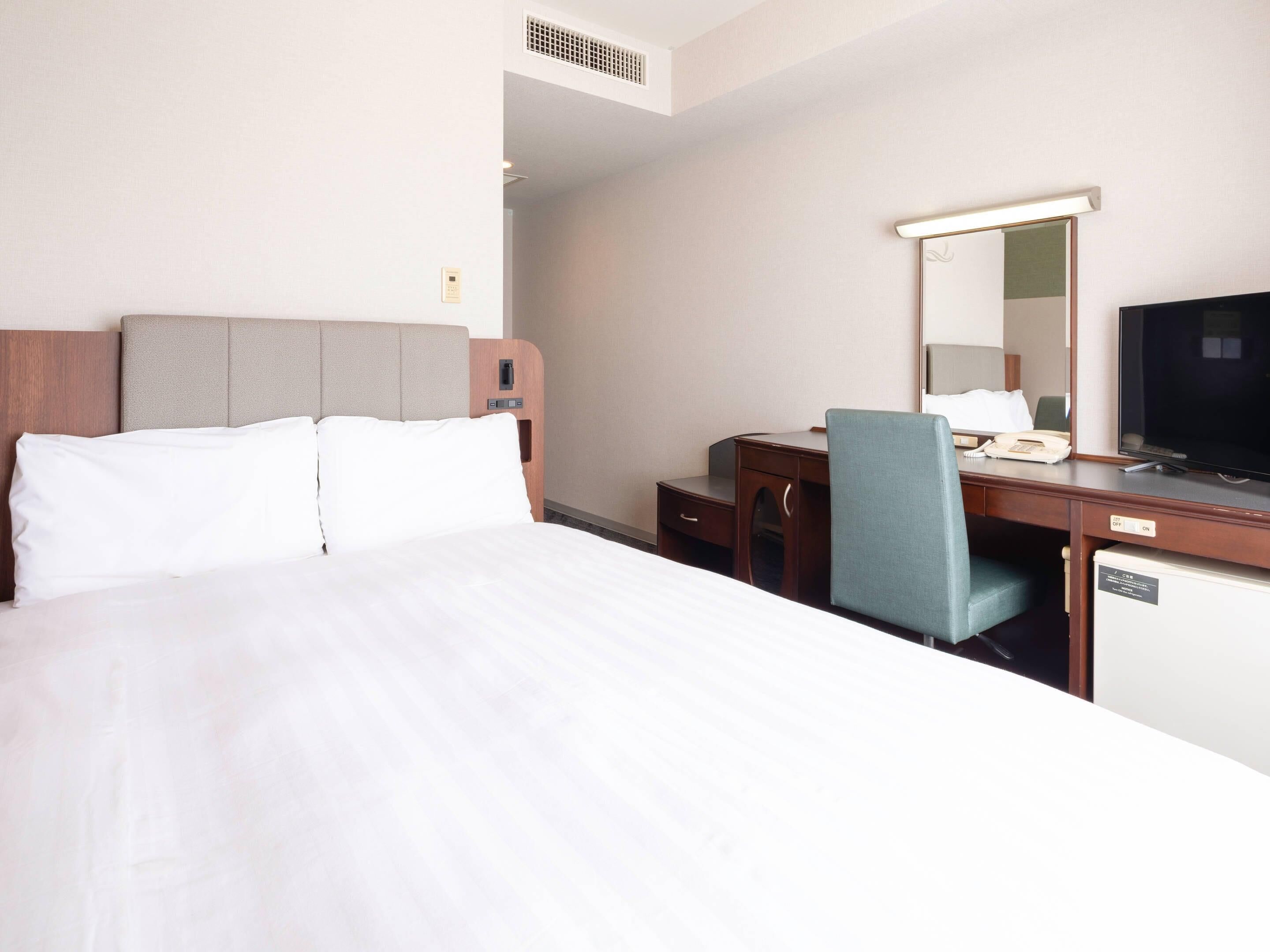 room, 1 double bed, non smoking | desk, laptop workspace, blackout curtains, soundproofing