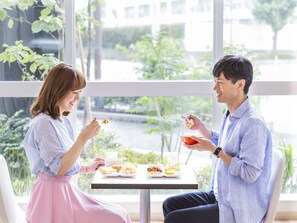 包含每日自助早餐
