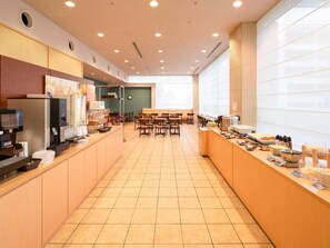 Free daily buffet breakfast 