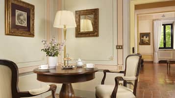 Premier Suite | Living area | Flat-screen TV