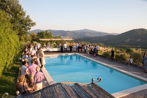 Indoor pool, 2 outdoor pools, pool umbrellas, sun loungers - Relais Villa Monte Solare Wellness & SPA (Panicale)