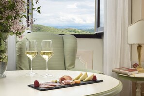 Prestige Room | Aire de séjour | Téléviseur à écran plat