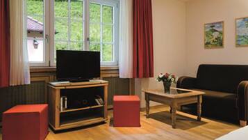 ميني بار وخزنة داخل الغرفة وواي فاي مجانًا