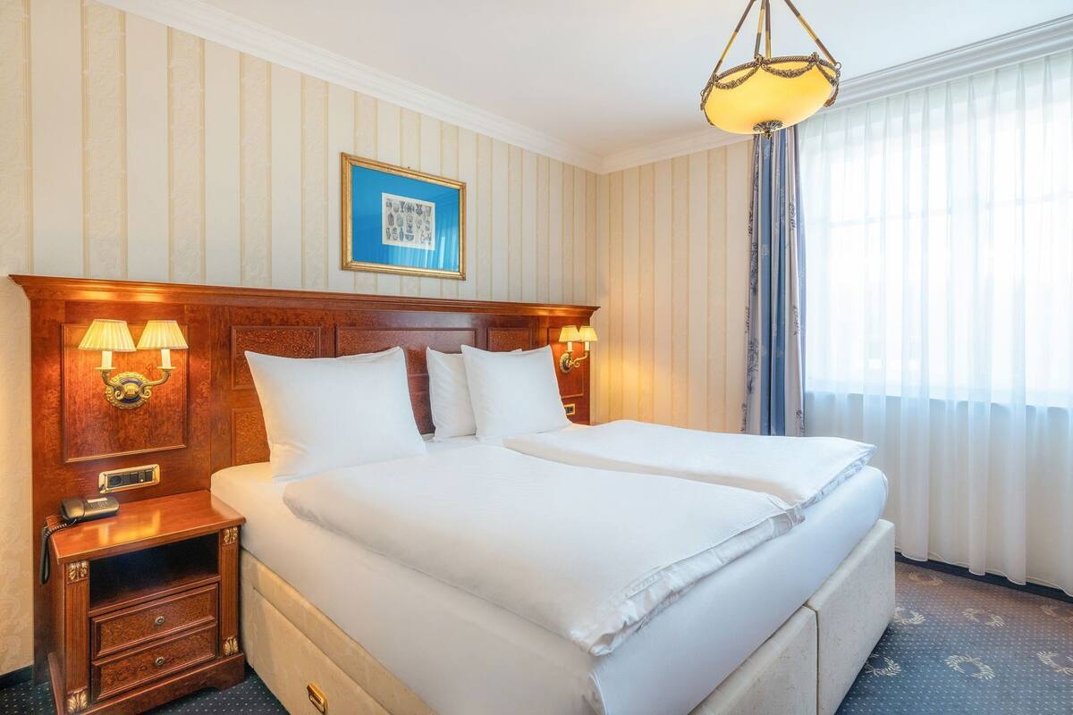 Hypo-allergenic bedding, minibar, in-room safe, desk