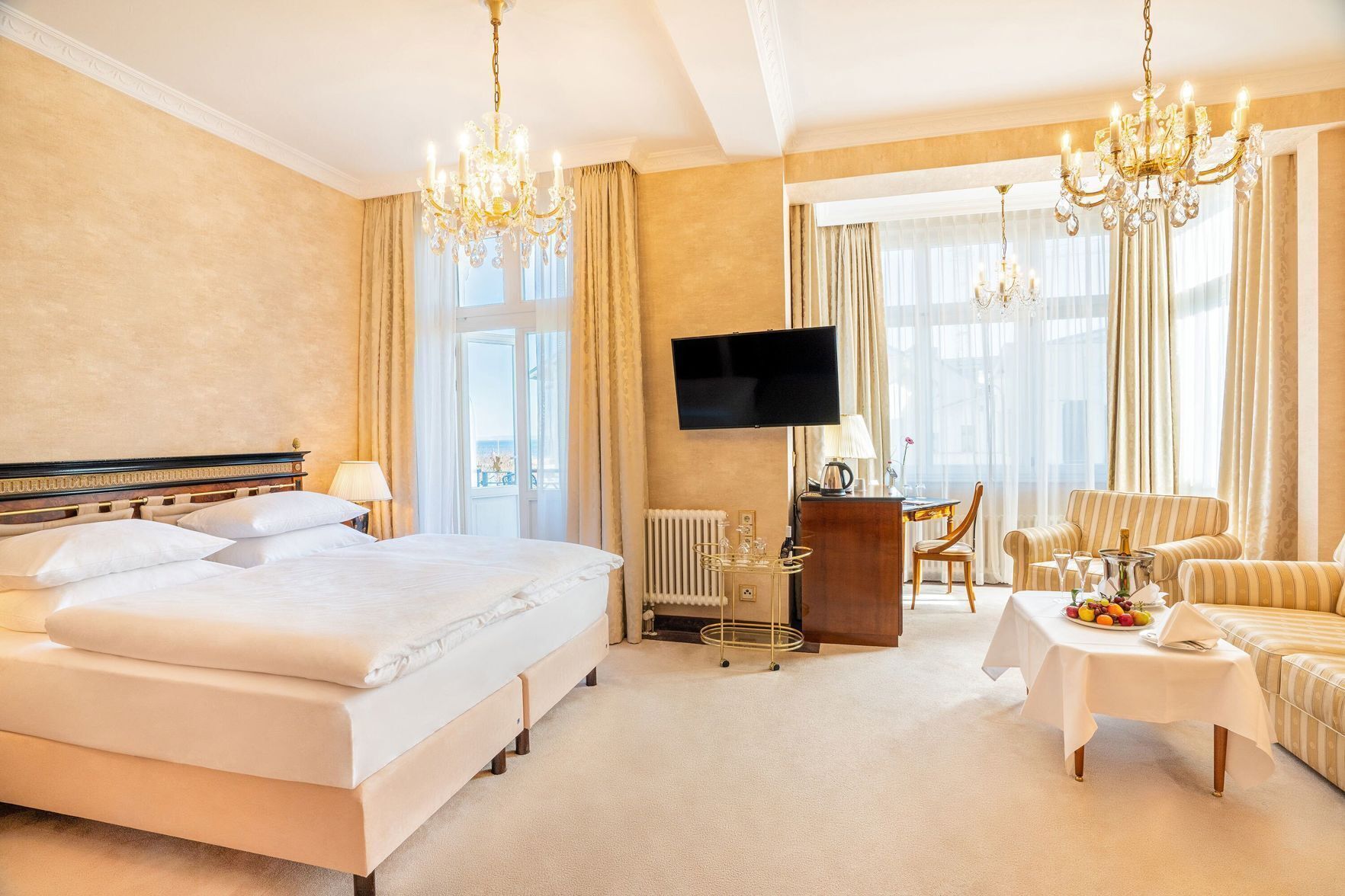 Allergikerbettwaren, Minibar, Zimmersafe, Schreibtisch