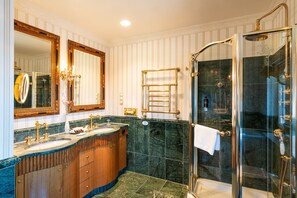 Senior Suite, Sea View | Bathroom