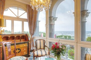 Senior Suite, Sea View | Living area