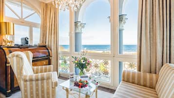 Suite Senior, vista mare | Biancheria da letto ipoallergenica, minibar, una cassaforte in camera