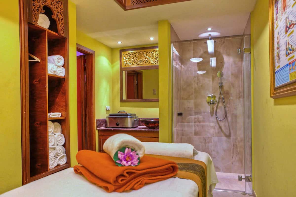 couples treatment room(s), sauna, hot tub, turkish bath/hammam