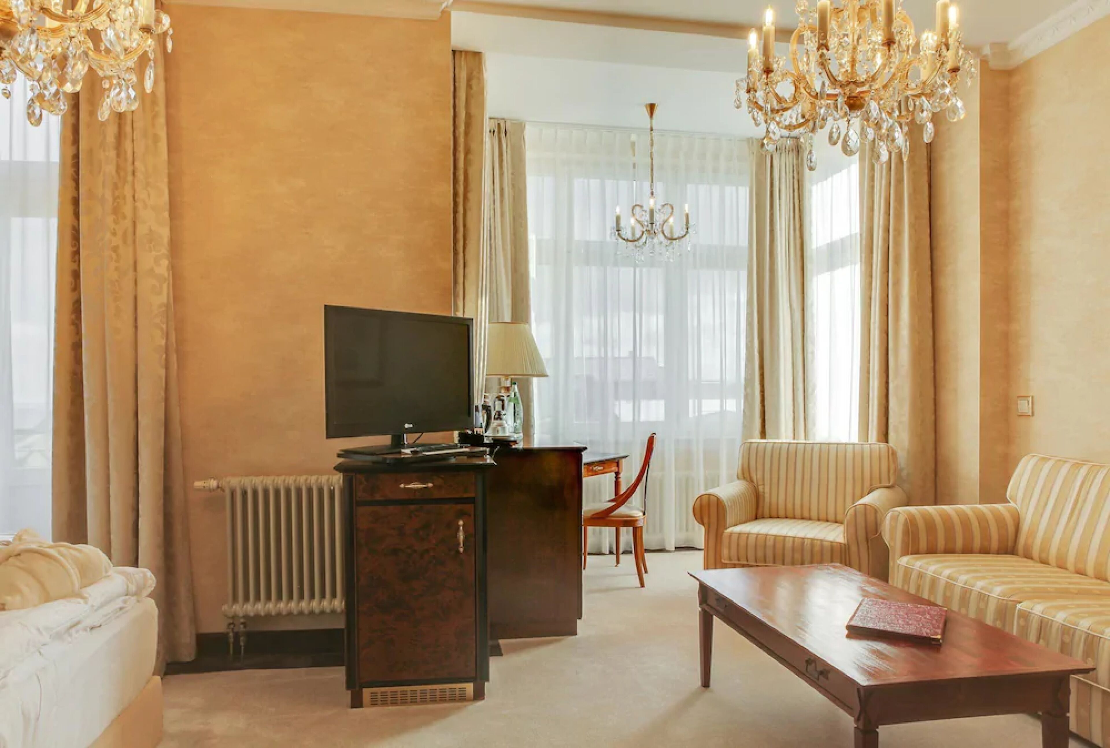 double room | living area | tv