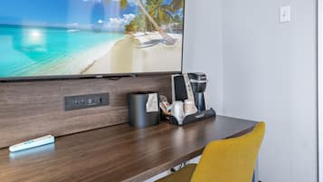 Camas con pillow-top, escritorio y espacio para trabajar con laptop