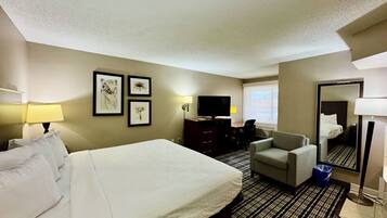 Studio Suite, 1 King Bed, Non Smoking | Desk, soundproofing, iron/ironing board, free cribs/infant beds