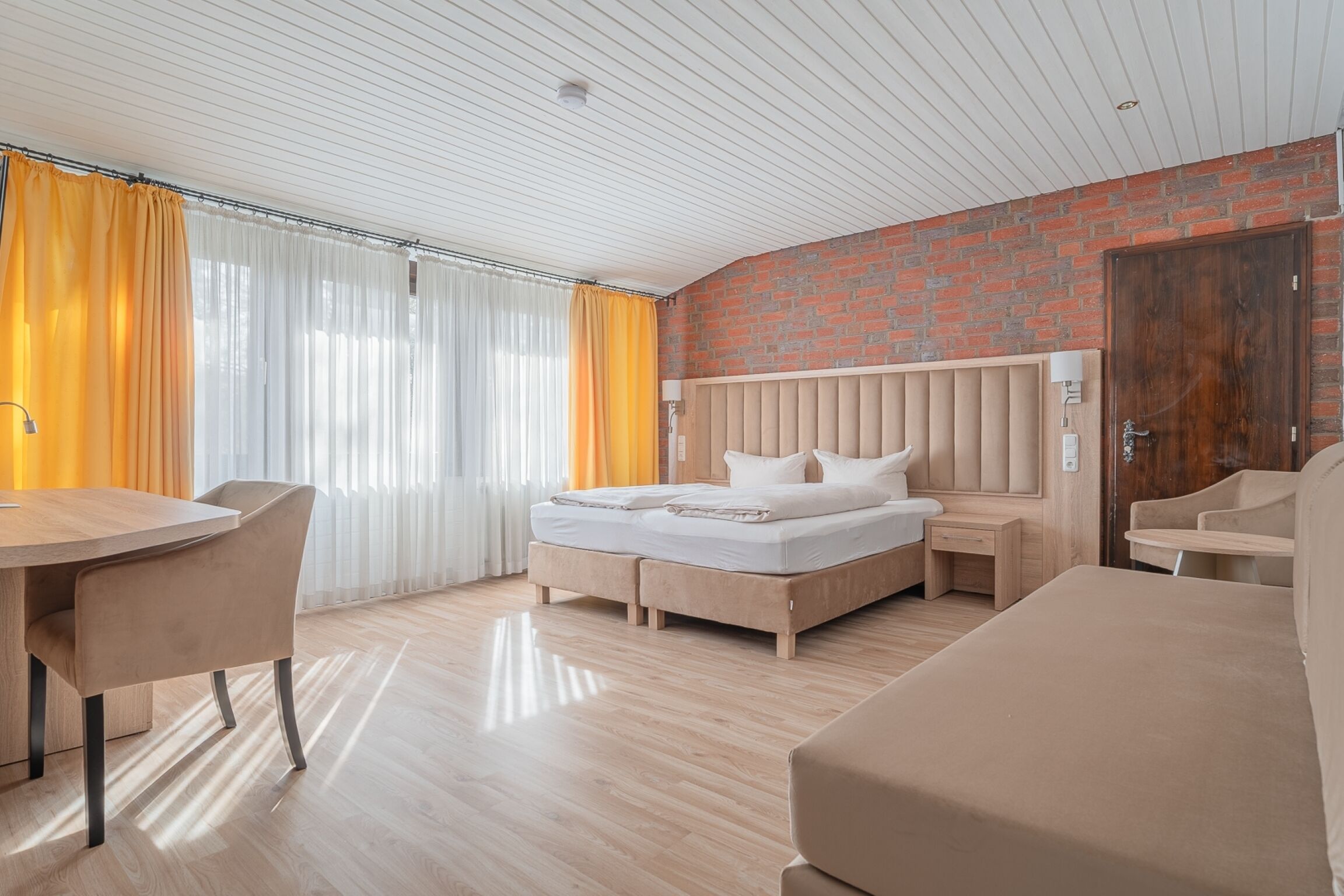 hypo-allergenic bedding, in-room safe, desk, laptop workspace