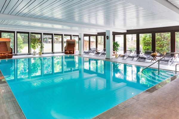 Exercise/lap pool