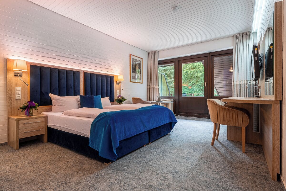 hypo-allergenic bedding, in-room safe, desk, laptop workspace