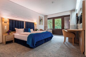 Hypo-allergenic bedding, in-room safe, desk, laptop workspace