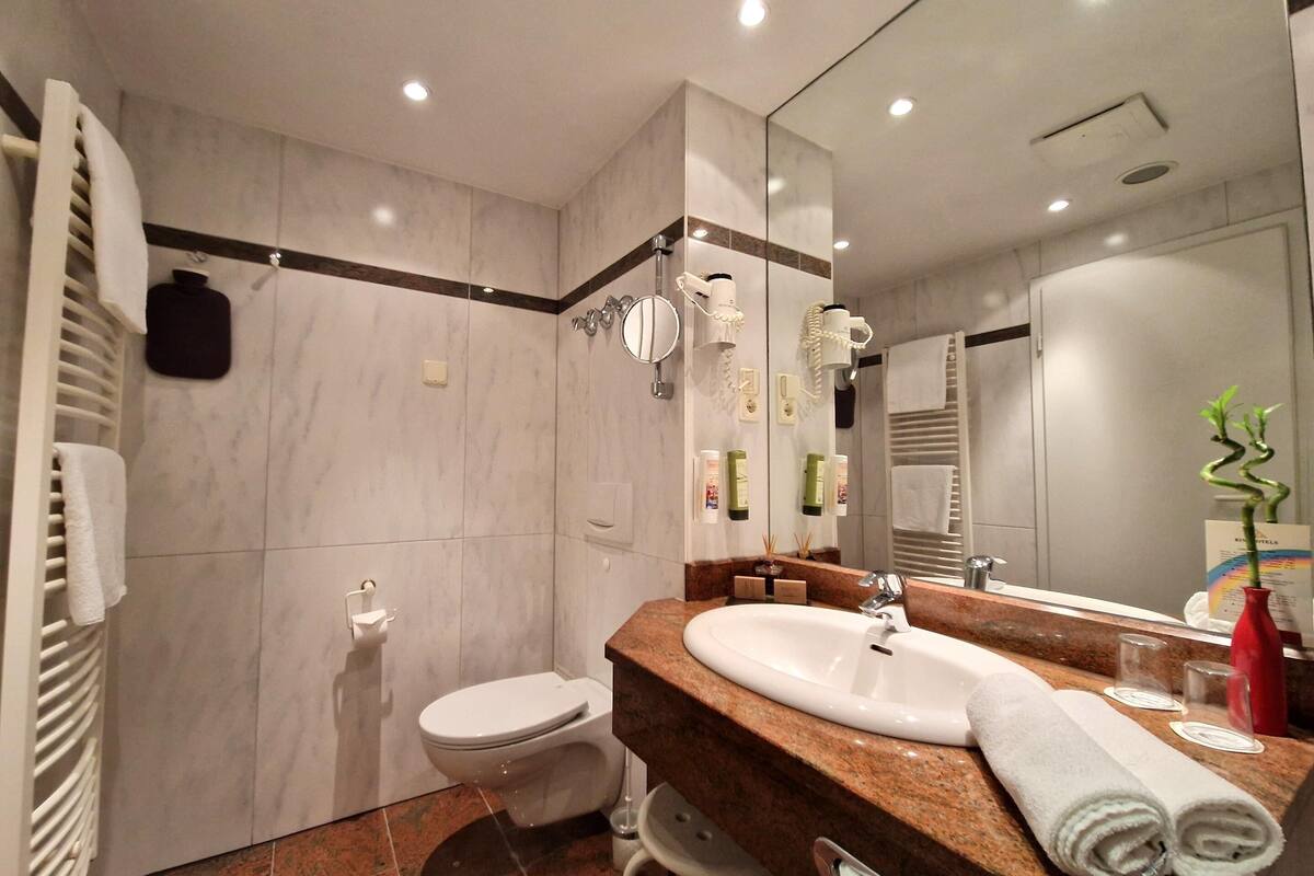 superior plus zimmer | bathroom | hair dryer, bathrobes, slippers, towels