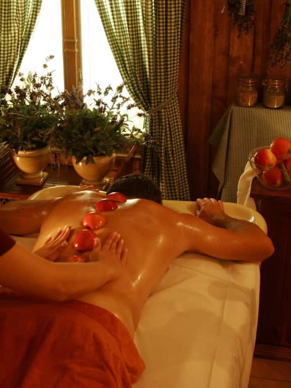 Sauna, hot tub, steam room, body treatments, aromatherapy, body wraps